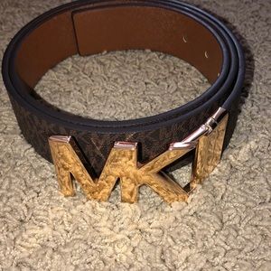 MK Women’s belt size Large (30-34)